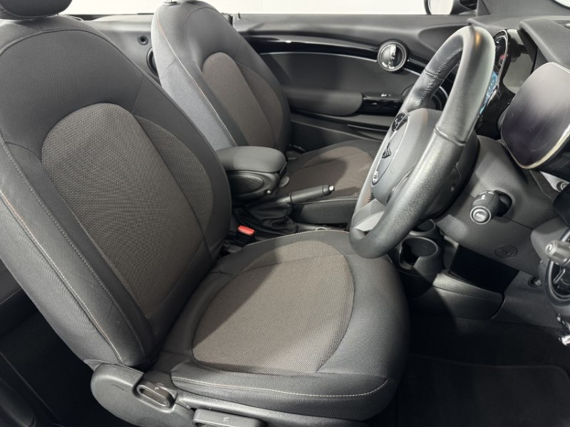 2023 (23) MINI CONVERTIBLE 1.5 Cooper Classic Premium 2dr Auto 5067348