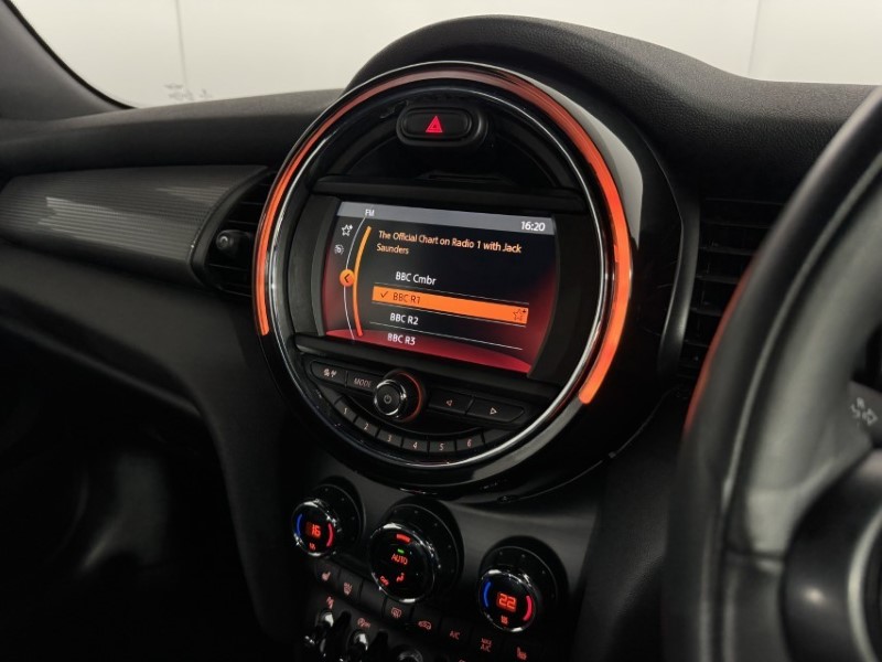 2020 (70) MINI CONVERTIBLE 1.5 Cooper Classic II 2dr Auto 5065706