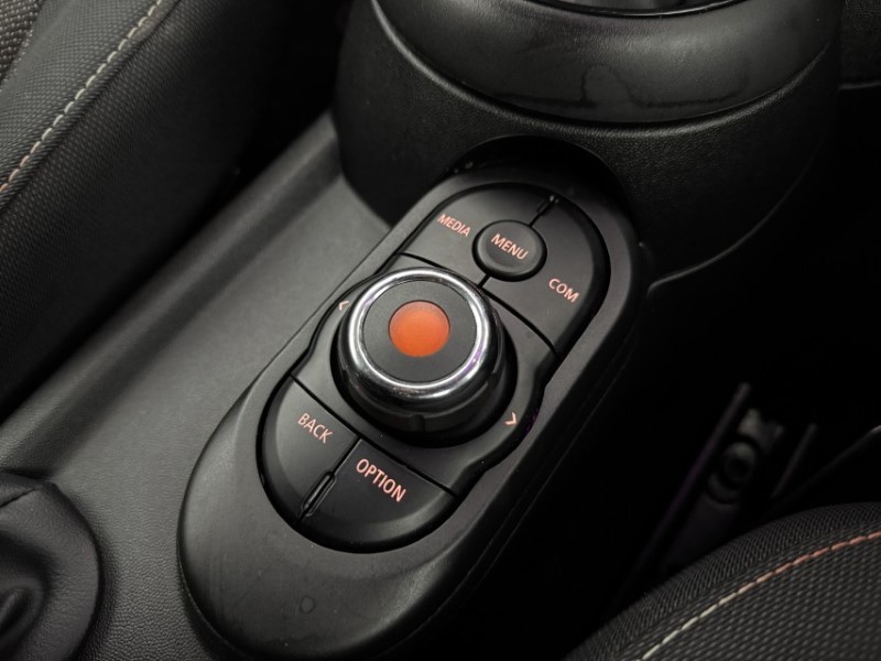 2020 (70) MINI CONVERTIBLE 1.5 Cooper Classic II 2dr Auto 5065701