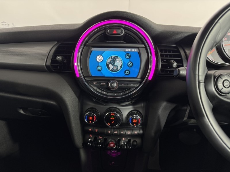 2020 (70) MINI CONVERTIBLE 1.5 Cooper Classic II 2dr Auto 5065695