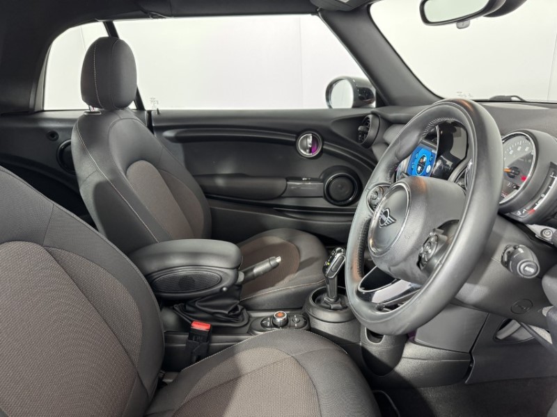 2020 (70) MINI CONVERTIBLE 1.5 Cooper Classic II 2dr Auto 5065711