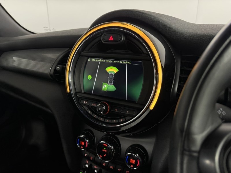 2020 (70) MINI CONVERTIBLE 1.5 Cooper Classic II 2dr Auto 5065708