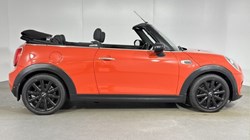 2020 (70) MINI CONVERTIBLE 1.5 Cooper Classic II 2dr Auto 5206513