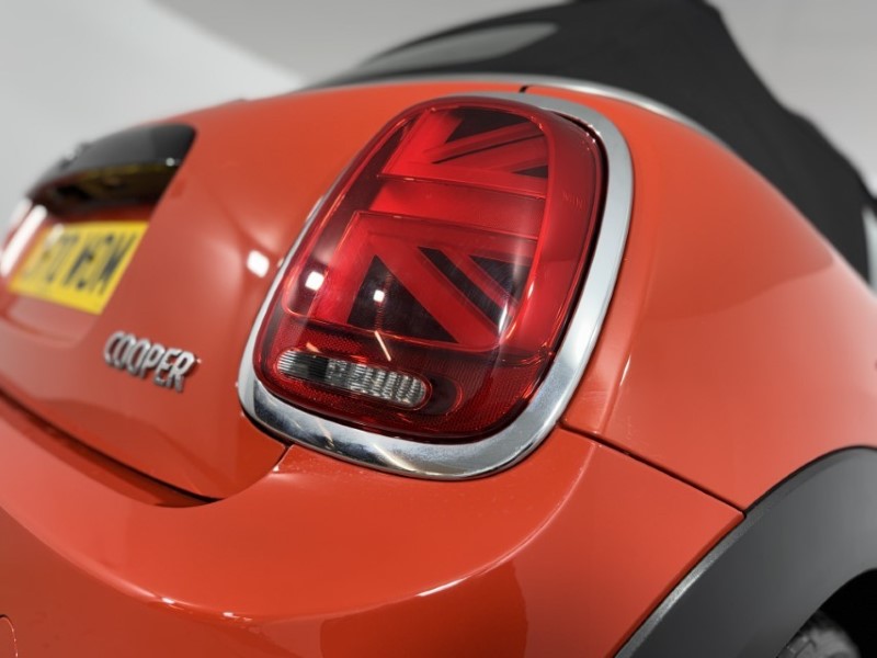 2020 (70) MINI CONVERTIBLE 1.5 Cooper Classic II 2dr Auto 5065719