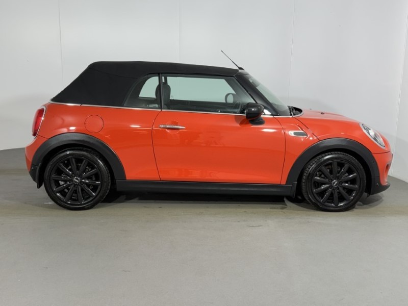 2020 (70) MINI CONVERTIBLE 1.5 Cooper Classic II 2dr Auto 5065790