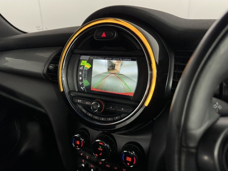 2020 (70) MINI CONVERTIBLE 1.5 Cooper Classic II 2dr Auto 5065709