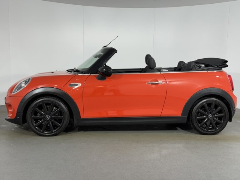 2020 (70) MINI CONVERTIBLE 1.5 Cooper Classic II 2dr Auto 5206515