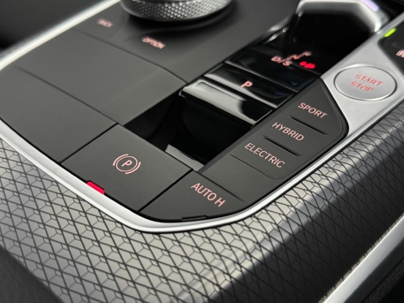 2025 (25) BMW 3 SERIES 330e 22.3 kWh M Sport 5dr Step Auto 5073818