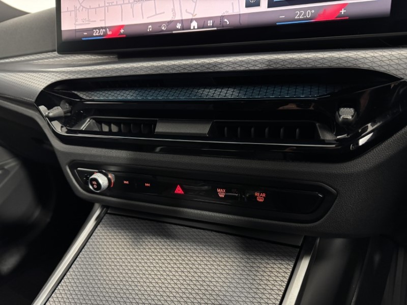 2025 (25) BMW 3 SERIES 330e 22.3 kWh M Sport 5dr Step Auto 5073819