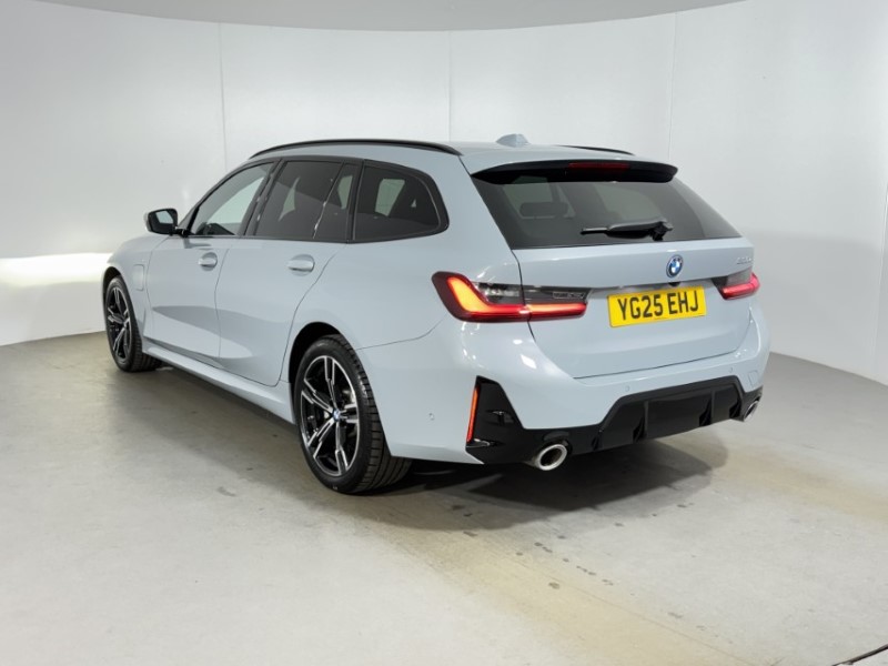 2025 (25) BMW 3 SERIES 330e 22.3 kWh M Sport 5dr Step Auto 1