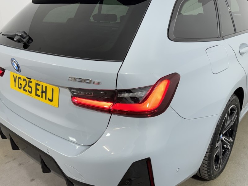 2025 (25) BMW 3 SERIES 330e 22.3 kWh M Sport 5dr Step Auto 5073830