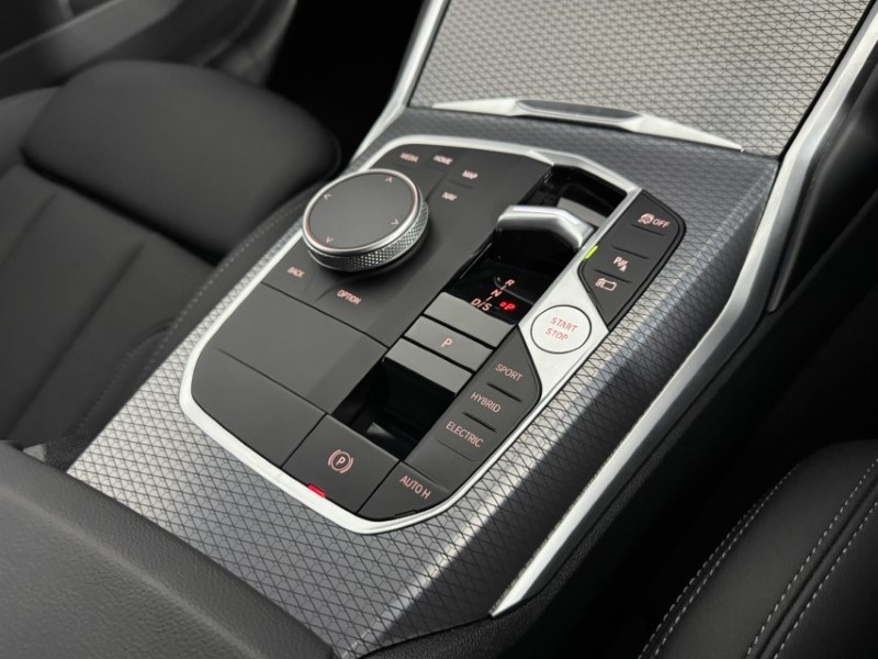 2025 (25) BMW 3 SERIES 330e 22.3 kWh M Sport 5dr Step Auto 5073815