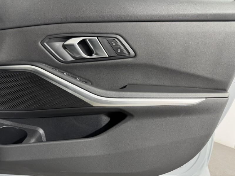 2025 (25) BMW 3 SERIES 330e 22.3 kWh M Sport 5dr Step Auto 5073823