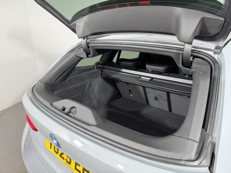 2025 (25) BMW 3 SERIES 330e 22.3 kWh M Sport 5dr Step Auto 5073826