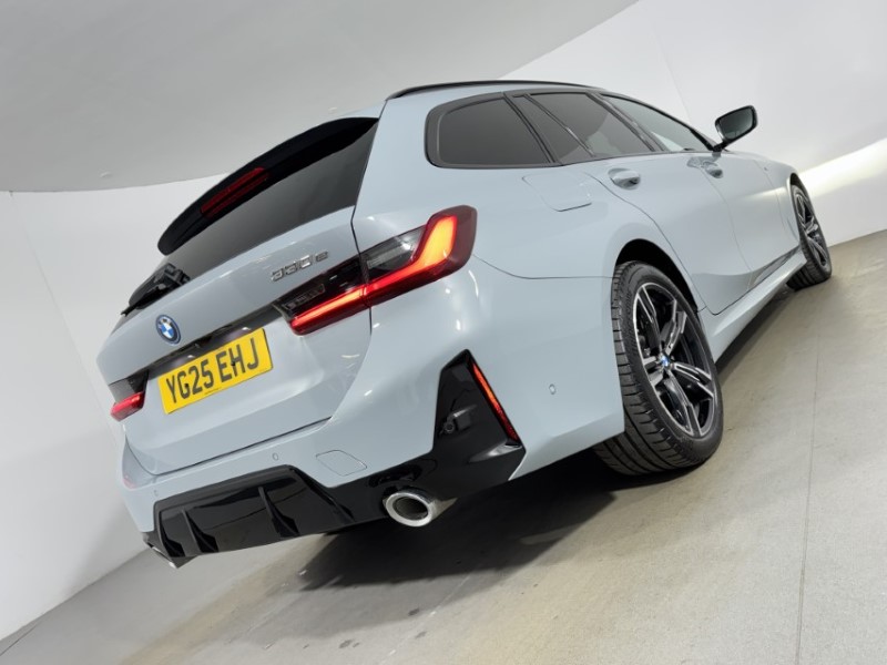 2025 (25) BMW 3 SERIES 330e 22.3 kWh M Sport 5dr Step Auto 5073837