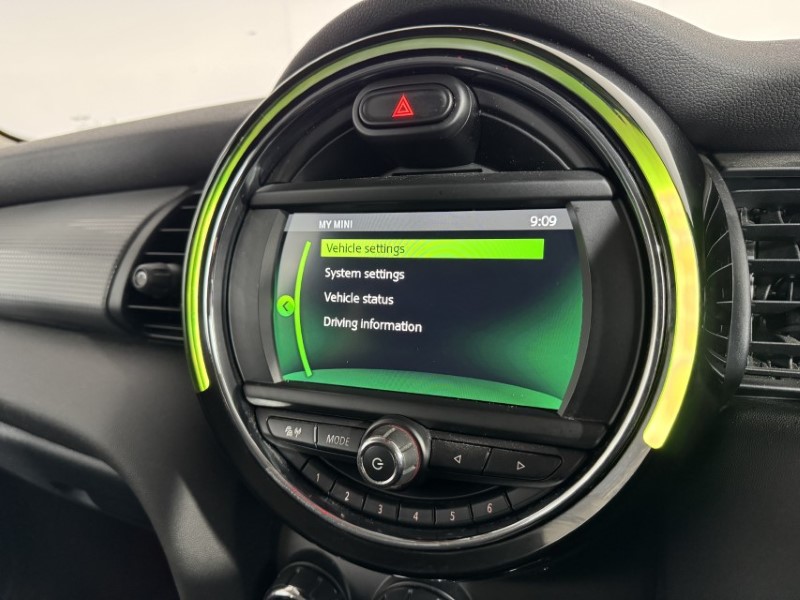 2019 (19) MINI HATCHBACK 1.5 Cooper Classic II 3dr 5111087