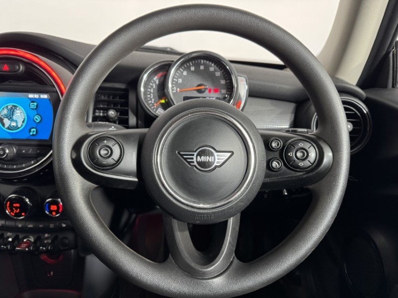 2019 (19) MINI HATCHBACK 1.5 Cooper Classic II 3dr 5111082