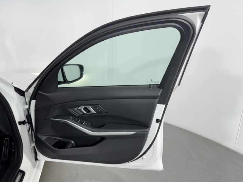 2025 (25) BMW 3 SERIES 320i M Sport 4dr Step Auto 5151683