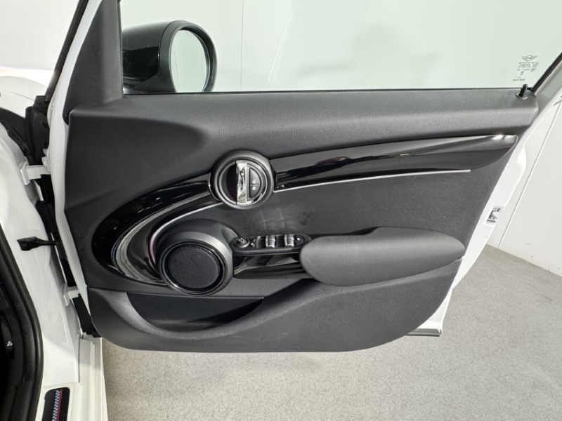 2023 (73) MINI HATCHBACK 1.5 Cooper Sport Premium 5dr Auto 5201783