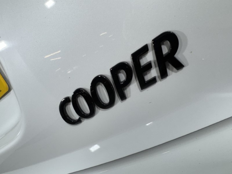 2023 (73) MINI HATCHBACK 1.5 Cooper Sport Premium 5dr Auto 5201797