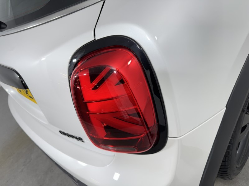 2023 (73) MINI HATCHBACK 1.5 Cooper Sport Premium 5dr Auto 5201796