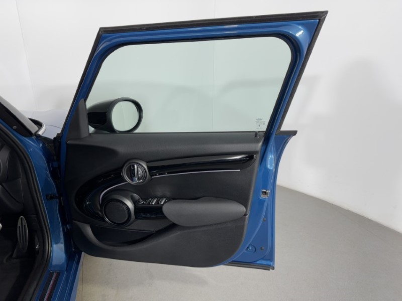 2024 (24) MINI HATCHBACK 1.5 Cooper Sport Premium 5dr Auto 5207613