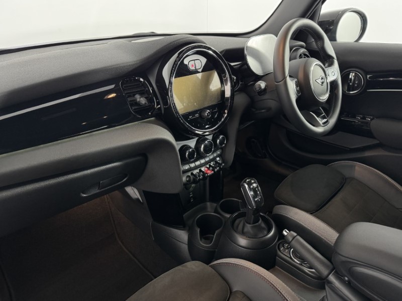 2024 (24) MINI HATCHBACK 1.5 Cooper Sport Premium 5dr Auto 5207677