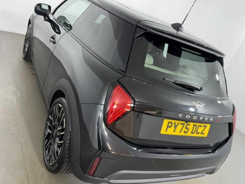 2025 (75) MINI COOPER 2.0 S Exclusive 3dr Auto 5278993
