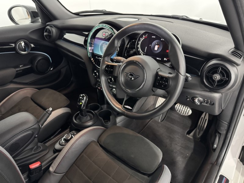 2023 (73) MINI HATCHBACK 1.5 Cooper Sport Premium 5dr Auto 5298800