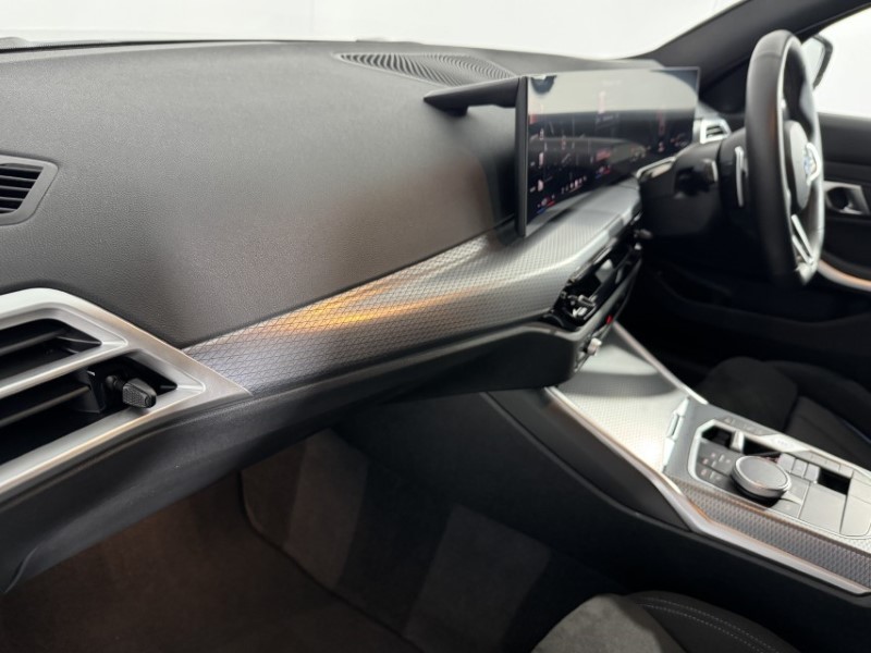 2025 (75) BMW 3 SERIES 320i M Sport 5dr Step Auto 5332658