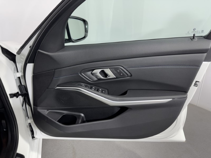 2025 (75) BMW 3 SERIES 320i M Sport 4dr Step Auto 5319511