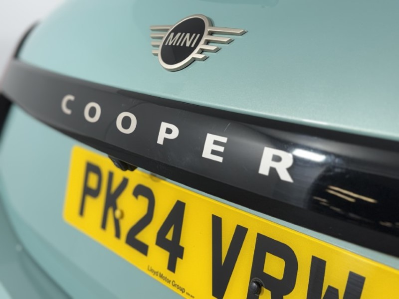 2024 (24) MINI COOPER 1.5 C Classic 3dr Auto 5297886