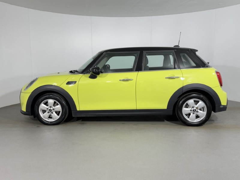 2022 (72) MINI HATCHBACK 1.5 Cooper Classic 5dr Auto 5385760
