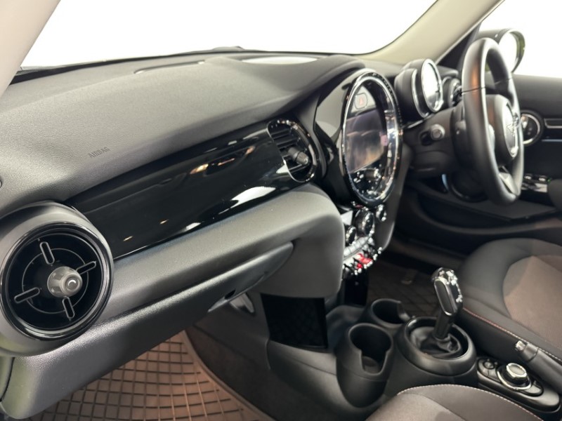 2022 (72) MINI HATCHBACK 1.5 Cooper Classic 5dr Auto 5385754