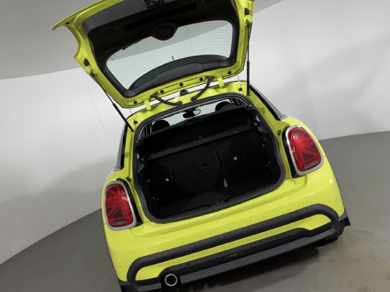 2022 (72) MINI HATCHBACK 1.5 Cooper Classic 5dr Auto 5385743