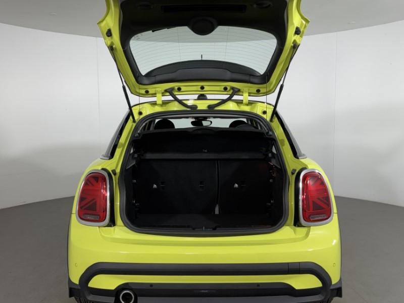 2022 (72) MINI HATCHBACK 1.5 Cooper Classic 5dr Auto 5385765