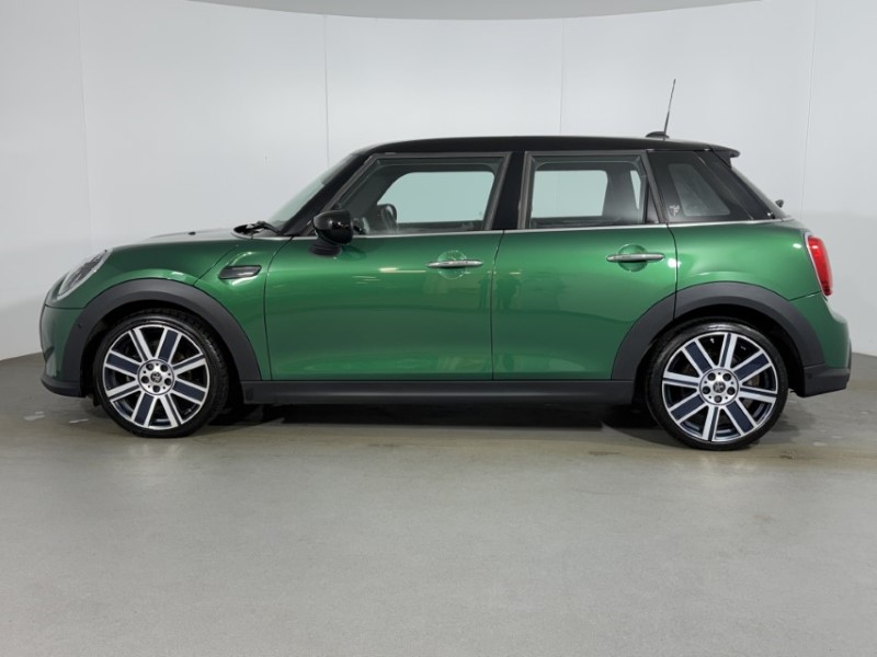2023 (23) MINI HATCHBACK 1.5 Cooper Exclusive Premium Plus 5dr Auto 5310289
