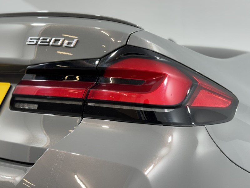 2022 (22) BMW 5 SERIES 520d MHT M Sport 4dr Step Auto 5342391