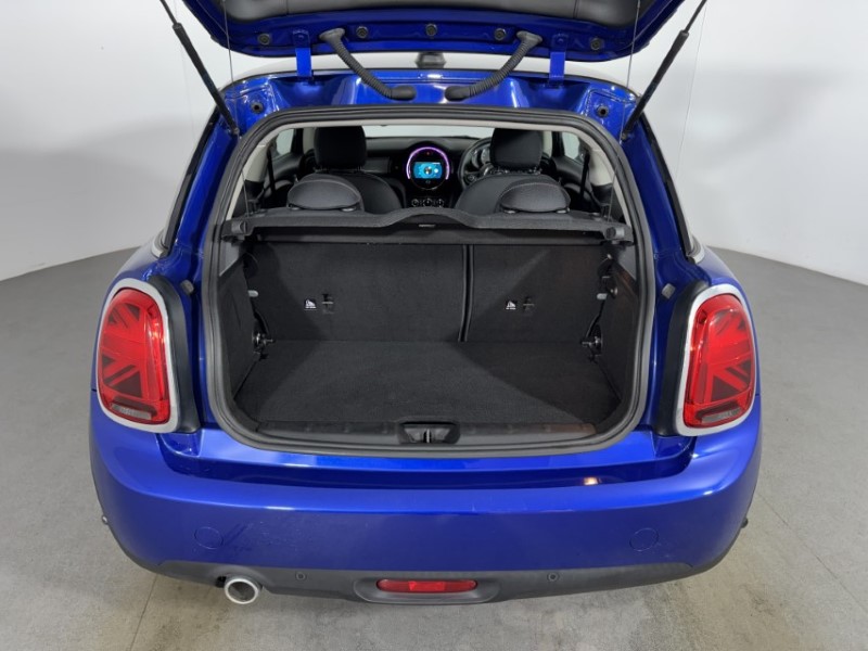 2018 (68) MINI HATCHBACK 1.5 Cooper Classic II 3dr 5342878