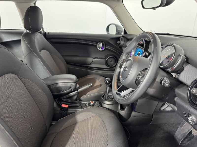 2018 (68) MINI HATCHBACK 1.5 Cooper Classic II 3dr 5342866