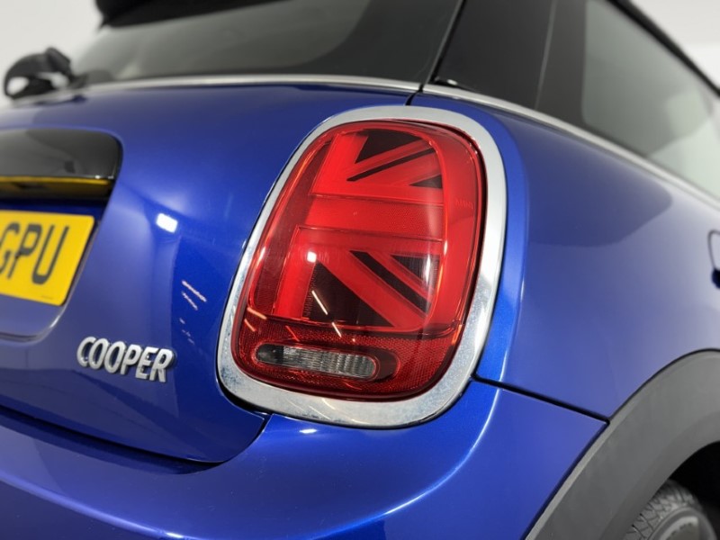 2018 (68) MINI HATCHBACK 1.5 Cooper Classic II 3dr 5342875