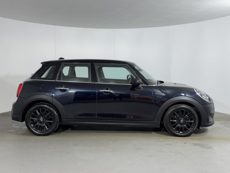 2023 (23) MINI HATCHBACK 1.5 Cooper Classic Premium 5dr 5485776