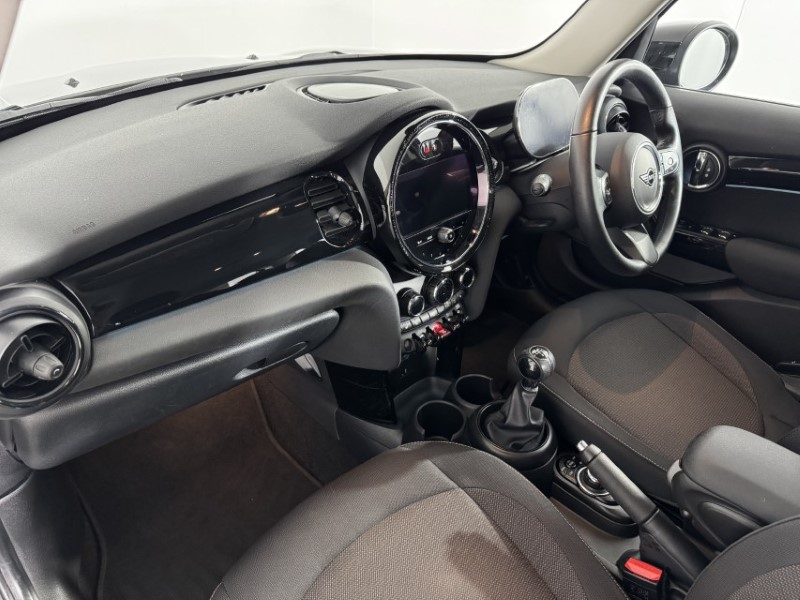 2023 (23) MINI HATCHBACK 1.5 Cooper Classic Premium 5dr 5485768