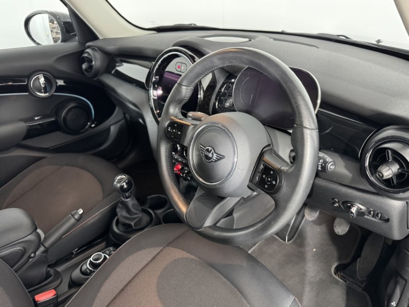 2023 (23) MINI HATCHBACK 1.5 Cooper Classic Premium 5dr 5485752
