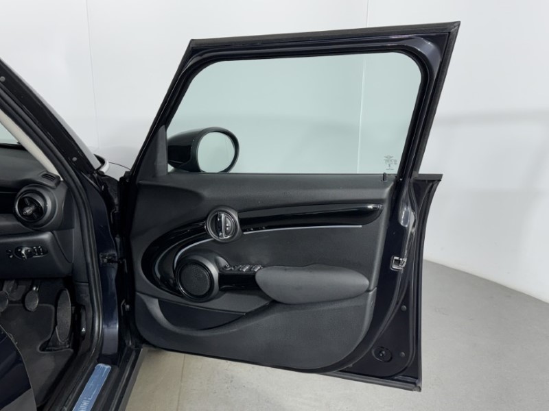 2023 (23) MINI HATCHBACK 1.5 Cooper Classic Premium 5dr 5485757
