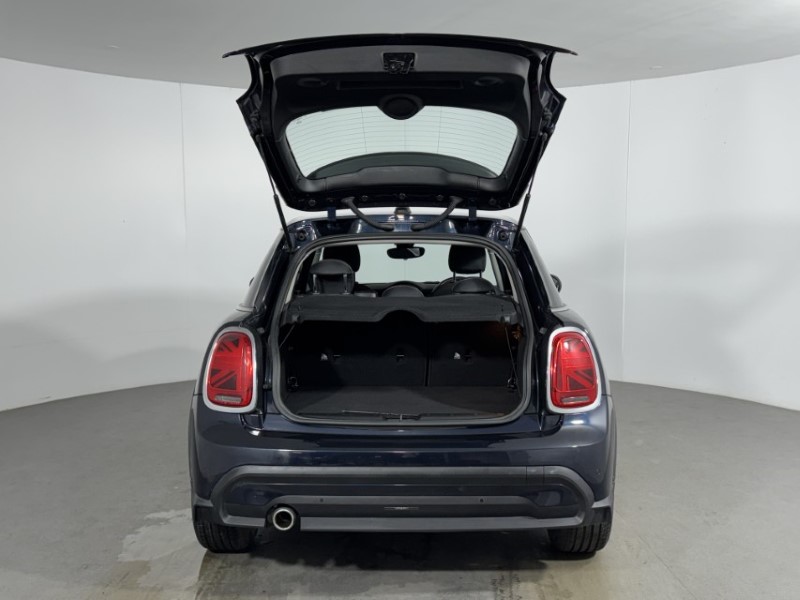 2023 (23) MINI HATCHBACK 1.5 Cooper Classic Premium 5dr 5485762