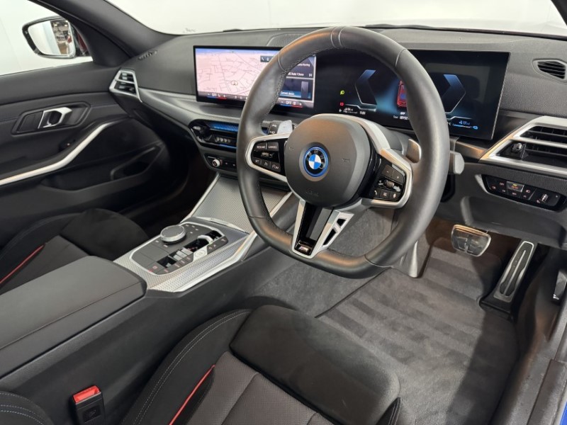 2025 (75) BMW 3 SERIES 330e 22.3 kWh M Sport 4dr Step Auto 5411336