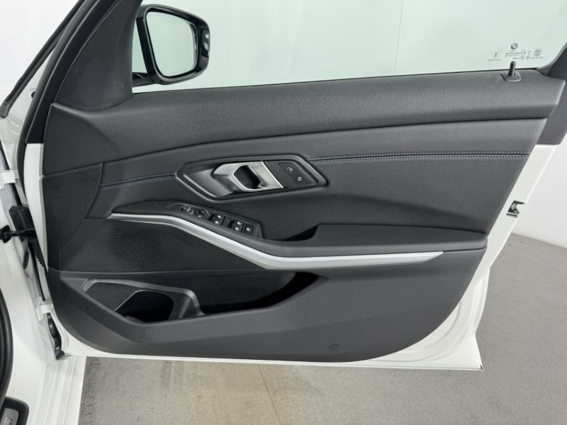 2025 (75) BMW 3 SERIES 320i M Sport 4dr Step Auto 5403124