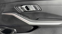 2022 (22) BMW 3 SERIES 320i xDrive M Sport 4dr Step Auto 5394751
