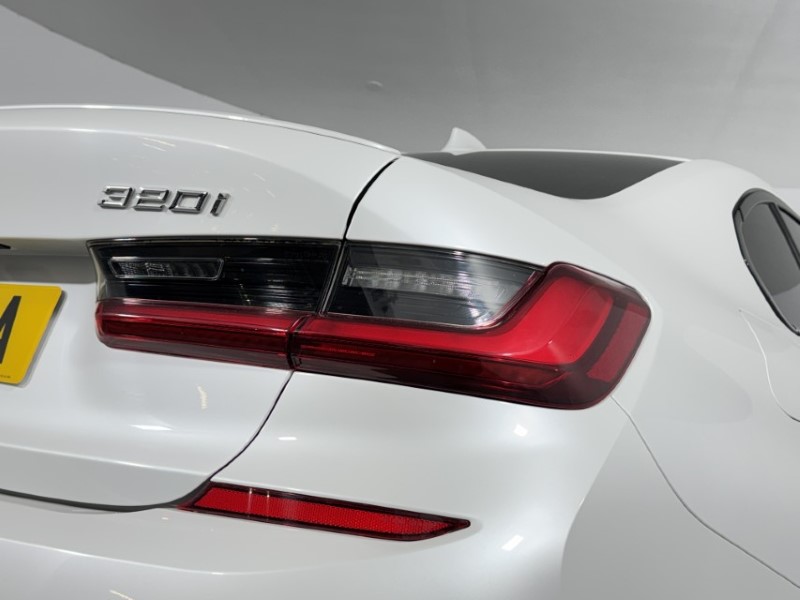 2022 (22) BMW 3 SERIES 320i xDrive M Sport 4dr Step Auto 5394758